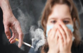 إحذروا التدخين يؤدي إلى تفاقم عدوى کورونا في الشعب الهوائية