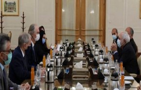 ظريف يؤكد ضرورة الغاء الحظر عن سوريا