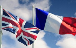 بريطانيا وفرنسا توقعان اتفاقية بشأن عبور المهاجرين بحر المانش
