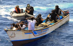 اختطاف 4 بحارة بينهم روسي على يد قراصنة في خليج غينيا