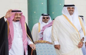 انباء عن عقد قمة خليجية في السعودية بحضور أمير قطر 