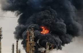 انفجار مهیب در پالایشگاه نفت آفریقای جنوبی + فیلم