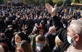 اخطار ارمنی‌های معترض به پاشینیان برای کناره گیری از قدرت