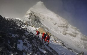 قله اورست کمی بلندتر از تخمین‌های پیشین است
