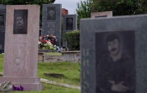 آذربایجان 4 سرباز خود را به مثله کردن اجساد و اهانت به قبور ارمنی‌ها متهم کرد