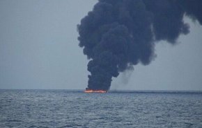 شاهد..لحظة الانفجار الذي تعرضت له سفينة بريطانية في ميناء جدة بالسعودية