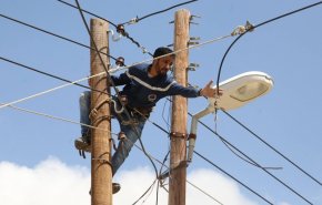 توقف امدادات كهرباء سوريا الى لبنان ونائب لبناني يكشف السبب