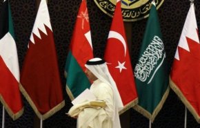 الملك السعودي يتوسل لقادة الدول الخليجية لحضور قمة الرياض