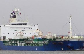 الحرس الثوري يعترض سفينة كورية لنقضها البروتوكولات البيئية+صور 