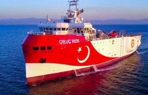 بالفيديو.. تصادم بين سفينتين تركية ويونانية في بحر إيجه