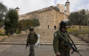 “حماس” و”الجهاد” تدينان إغلاق الاحتلال للمسجد الإبراهيمي