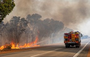 الحرائق تلتهم 14 ألف هكتار في أستراليا وتهدد سلامة السكان
