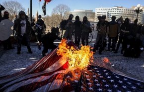 تظاهرات اعتراضی گسترده در آمریکا/ پلیس به معترضان یورش بُرد