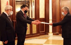 سفير ايران المفوض يقدم أوراق اعتماده لرئيس حكومة الوفاق الليبي