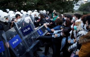 الأمن التركي يعتقل العشرات من الطلاب المحتجين بجامعة البوسفور