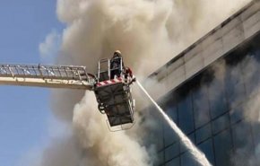 الدفاع المدني ينقذ 30 مواطناً من حادث حريق وسط بغداد
