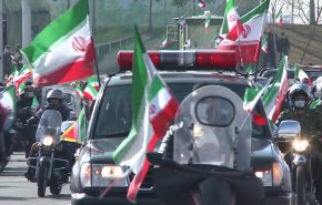 مسيرات جوالة بالسيارات والدراجات النارية تعم شوارع العاصمة طهران  