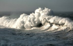 زلزال بقوة 7.7 درجة يضرب المحيط الهادئ وتحذير من موجات مد عاتية