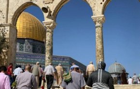 15 ألف مصلٍّ اليوم في رحاب المسجد الأقصى 