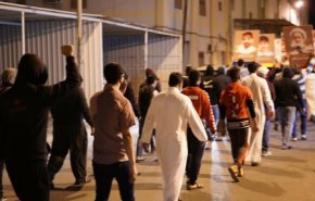  البحرين/تظاهرة وصحيفة للأحرار على الجدران رغم الإستنفار الواسع للنظام 
