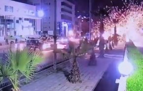 فيديو للحظة سقوط صاروخ في أحد شوارع أربيل