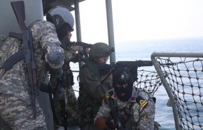 اجرای عملیات آزادسازی کشتی ربوده شده در رزمایش دریایی ایران و روسیه