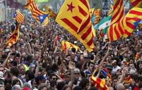 اسبانيا...اضطرابات برشلونة تدخل ليلتها الخامسة