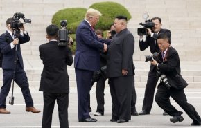 تفاصيل عن علاقة ترامب غير العادية بزعيم كوريا الشمالية 
