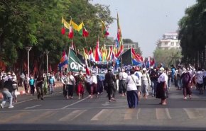 صدامات بين موالين معارضين لانقلاب ميانمار ومحاكمة مرتقبة لسوتشي