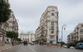 الجزائر توقف جميع الرحلات لمدة شهر بعد ظهور الفيروس البريطاني 