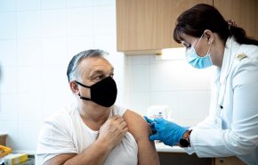 نخست‌وزیر مجارستان، واکسن «سینوفارم» چین تزریق کرد