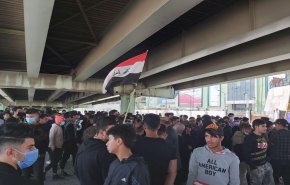 شاهد.. عشرات المتظاهرين يتوجهون الى ساحة التحرير ببغداد