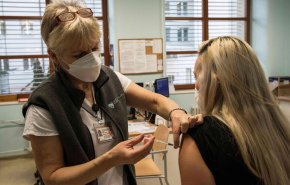 بلومبيرغ تكشف حجم خسائر أوروبا بسبب بطء التطعيم وتفشي كورونا