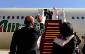 بابا الفاتيكان يبعث رسالة للرئيس والشعب العراقي أثناء مغادرته
