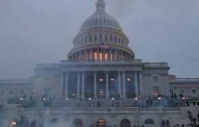 انتشار تصاویر تازه از مظنون بمب گذاری در کنگره آمریکا/ ناتوانی "اف بی آی" از دستگیری فرد مظنون به رغم تعیین جایزه ۱۰۰ هزار دلاری