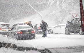 کولاک شدید برف و انسداد ۱۶ محور کشور/ هشدار جدی سازمان راهداری برای خودداری از سفر