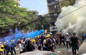 مقتل 39 متظاهرًا وحرق مصانع صينية في ميانمار
