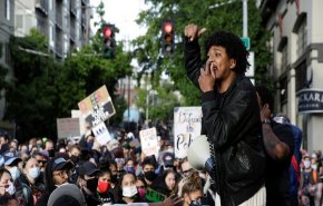 تظاهر المئات في سياتل ضد الهجمات على الأمريكيين من أصول آسيوية