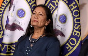 یک بومی آمریکایی برای اولین بار وزیر کشور شد
