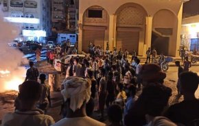 شاهد: فرار رئيس ووزراء حكومة هادي من قصر المعاشيق في عدن