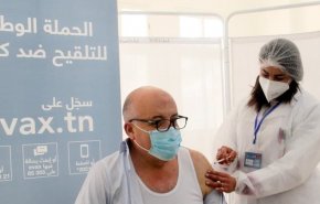 وزير الصحة التونسي يتلقى أول جرعة من لقاح 
