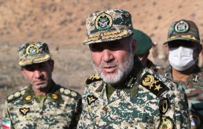 قائد القوة البرية في الجيش الإيراني يتفقد الوحدات المنتشرة على الحدود الشمالية الغربية