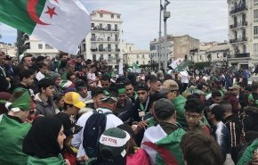 مسيراتٍ سلمية للطلبة الجزائريين رفضا لدعواتِ التهدئة