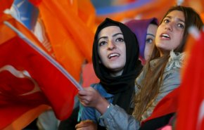 شاهد .. انتقادات شعبية بسبب خروج تركيا من اتفاقية مناضهة للعنف ضد المرأة
