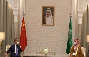 لقاء بين ولي العهد السعودي ووزير الخارجية الصيني في نيوم