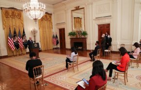 ورقة الغش تفضح بايدن أمام الصحفيين!