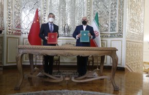 وزيرا خارجية إيران والصين يوقعان وثيقة شاملة للتعاون الاستراتيجي