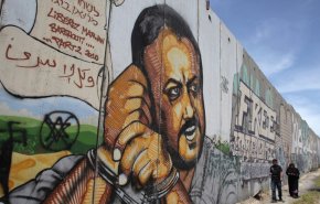 الكيان الصهيوني يرفض طلب حسين الشيخ زيارة البرغوثي في السجن