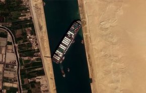 شاهد.. الإعلان عن تعويم جزئي للسفينة الجانحة بقناة السويس