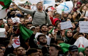 الحكومة الجزائرية تتحدث عن 'ثورة مضادة' يقودها 'أعداء الداخل'